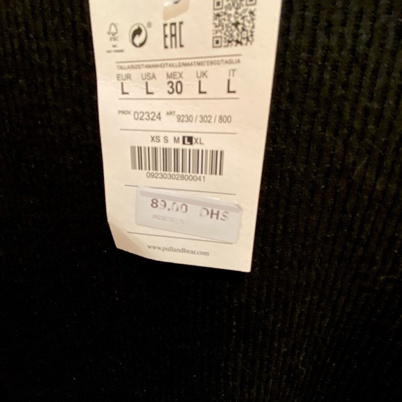 Black pull and bear top with puff-sleeves or puff shoulders size L fits like M/L - Picture 2 of 5